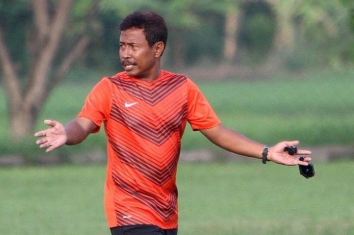 Pelatih Surabaya United, Ibnu Graham mulai tenang karena pilihan pemain lini belakangnya makin banyak.
