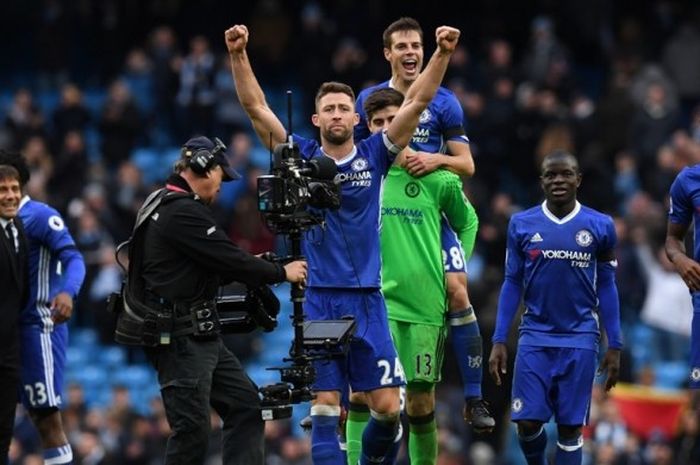 Para pemain Chelsea merayakan kemenangan atas Manchester City dalam laga Premier League di Etihad Stadium, Manchester, Inggris, 3 Desember 2016.