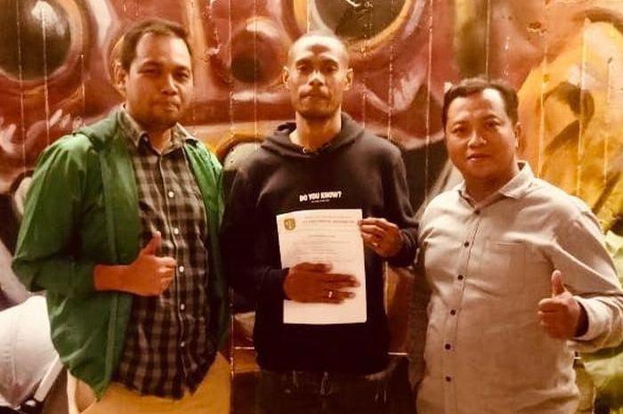 Ruben Sanadi sepakat untuk memperpanjang kontrak dengan Persebaya Surabaya pada Jumat (28/12/2018).