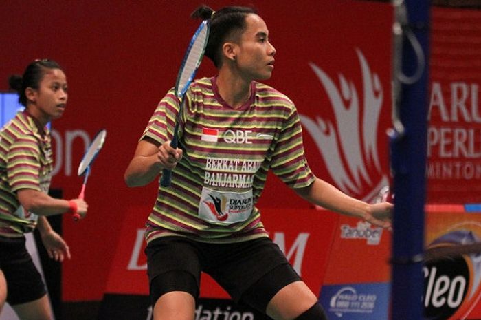 Dian Fitriani (kiri) dan Nadya Melati (kanan) saat tampil pada ajang Djarum Superliga Badminton 2017