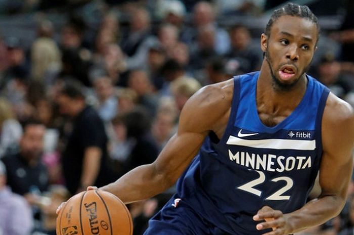 Pebasket Minnesota Timberwolves, Andrew Wiggins, saat menjalani laga melawan San Antonio Spurs di AT&T Center, San Antonio, Texas, Amerika Serikat, Rabu (18/10/2017).