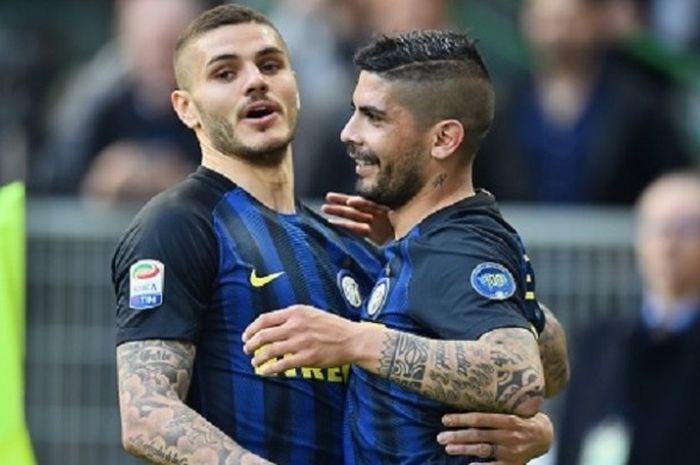 Ever Banega dan Mauro Icardi merayakan gol Inter Milan ke gawang Atalanta pada pertandingan Serie A di Stadion Giuseppe Meazza, Minggu (12/3/2017). 