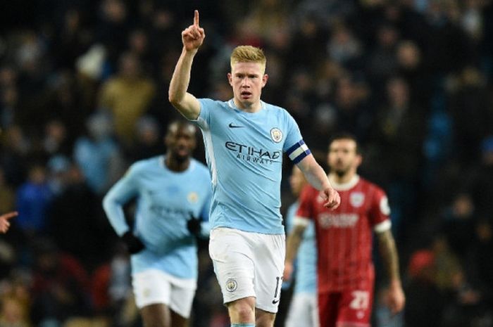  Gelandang Manchester City, Kevin De Bruyne, merayakan gol yang dia cetak ke gawang Bristol City dalam laga leg pertama semifinal Piala Liga Inggris di Stadion Etihad, Manchester, pada 9 Januari 2018.  