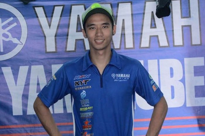 Pebalap Yamaha Indonesia, Imanuel Putra Pratna, berpose saat menjalani seri ketujuh Indospeed Race Series 2016 di Sirkuit Sentul, Kabupaten Bogor, Jawa Barat, Sabtu (5/11/2016).