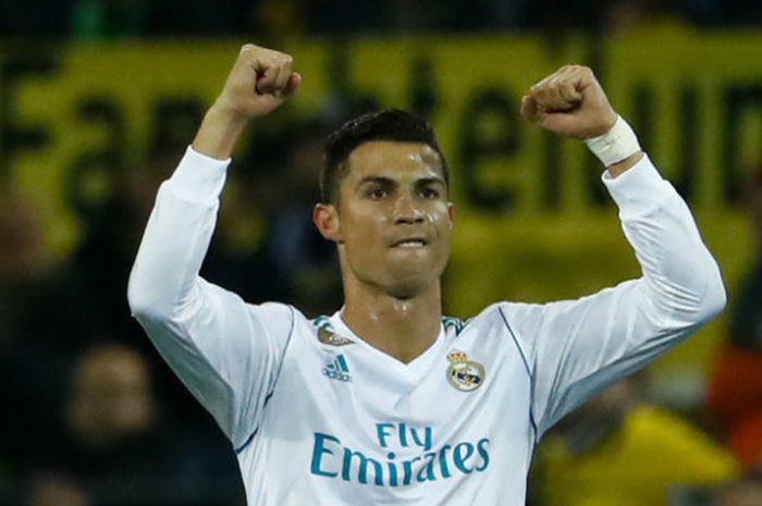 Megaintang Real Madrid, Cristiano Ronaldo, melakukan selebrasi dalam laga kontra Borussia Dortmund di Signal Iduna Park, Selasa (26/9/2017)