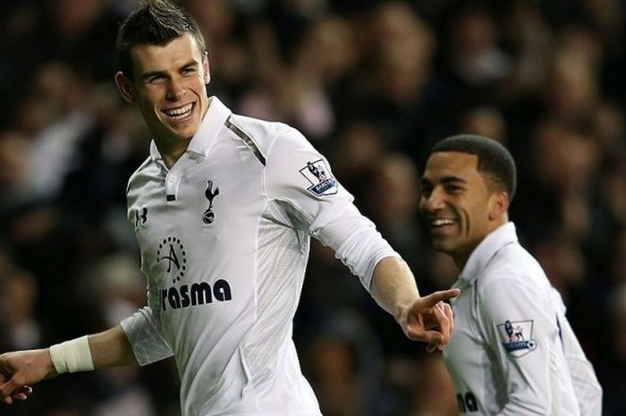 Penyerang Tottenham, Gareth Bale, merayakan gol kedua Spurs ke gawang Liverpool pada laga Premier League antara Spurs dan Liverpool di White Hart Lane, London, pada 28 November 2012.