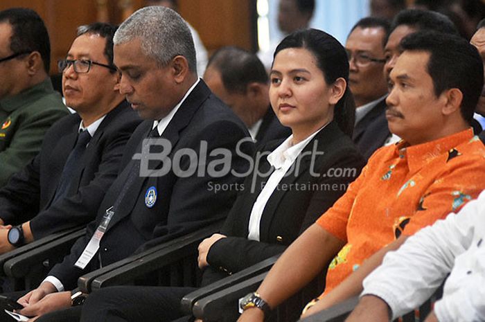 Sekretaris Jenderal PSSI, Ratu Tisha Destria (tengah), saat menghadiri Kongres Tahunan PSSI Jawa Tim