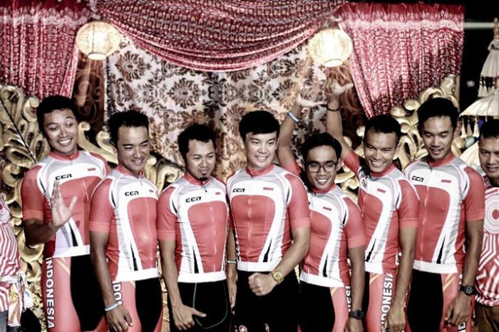 Tim CCN berpose dalam acara peluncuran Tour de Indonesia (TdI) di Yogyakarta, Rabu (24/1/2018) malam.