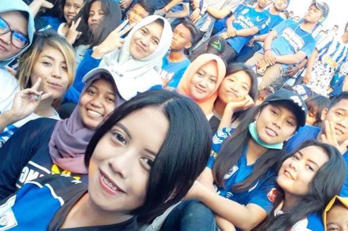 pansergirl, suporter perempuan PSIS Semarang pada laga Sragen United- PSIS Semarang 6 agustus 2017