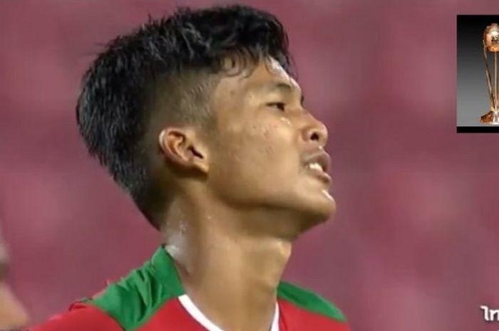    Striker Timnas U-16 Indonesia Sutan Diego Zico kecewa setelah gagal membobol gawang Thailand dalam duel Grup G Kualifikasi Piala Asia U-16 di Stadion Rajamangala, Bangkok, Rabu (20/9/2017) malam WIB.   