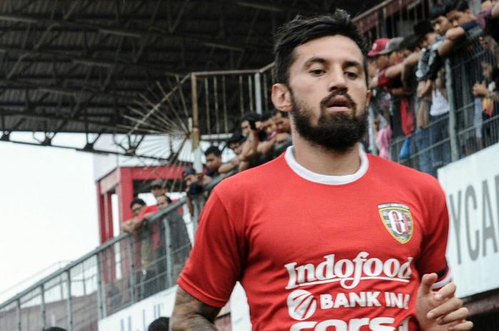   Stefano Lilipaly saat latihan bersama Bali United di Stadion Kapten I Wayan Dipta, Gianyar, Sabtu (6/1/2108)  