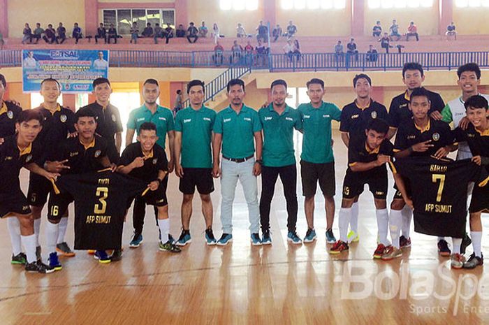 Tim AFP Sumatera Utara berpose seusai tampil melawan Bengkulu dalam laga terakhir Grup A kompetisi Federasi Futsal Indonesia Championship 2017 di Stadion Dispora, Medan, Sumatera Utara, Selasa (22/8/2017).
