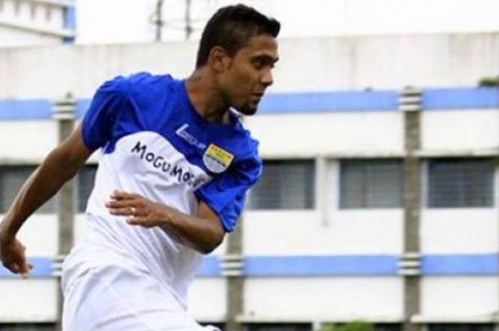 Striker anyar Persiba Balikpapan, Maycon Calijuri, saat menjalani seleksi dengan Persib Bandung di Lapangan Sidolig, Bandung, pada awal 2016.