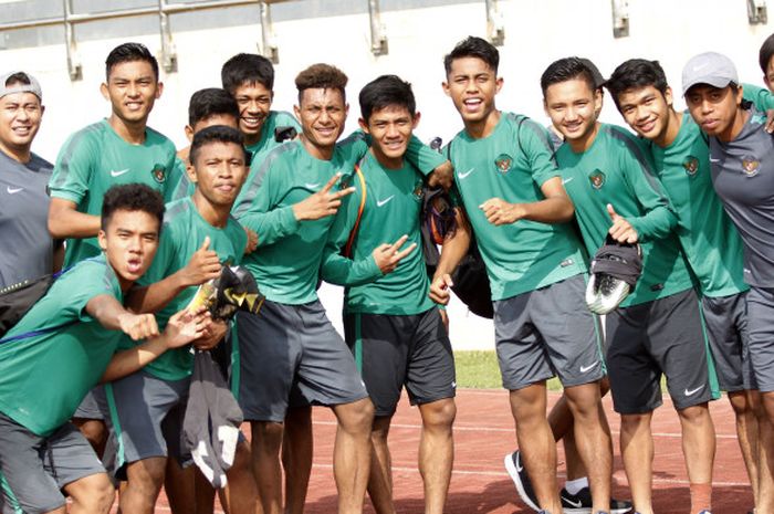  Timnas U-19 Indonesia berfoto usai jalani latihan. 