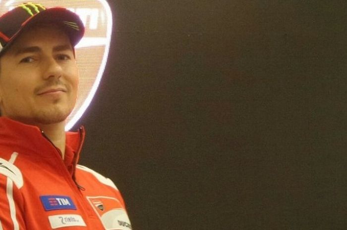 Pebalap Ducati, Jorge Lorenzo, saat menghadiri coaching clinic yang menjadi bagian dari rangkaian ac