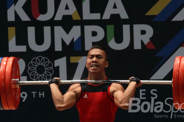 Atlet angkat besi Indonesia, Deni, saat tampil di nomor angkat besi kelas 69 Kg pada SEA Games 2017 di Mitec, Kuala Lumpur, Malaysia, Selasa (29/8/2017)/