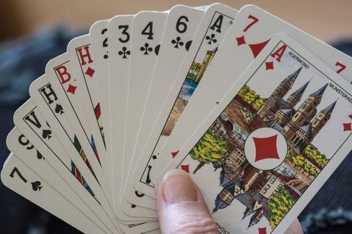 Ilustrasi olahraga permainan kartu bridge.