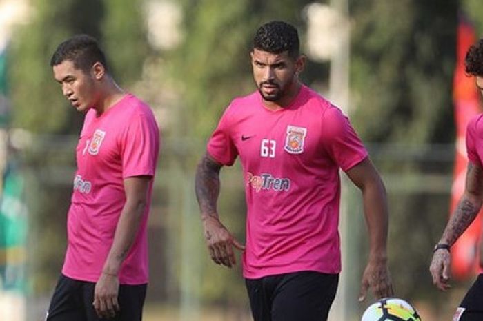 Bek asal Brasil, Renan da Silva Alves, mengikuti latihan perdana bersama Borneo FC di Lapangan UNY pada Senin (23/7/2018).