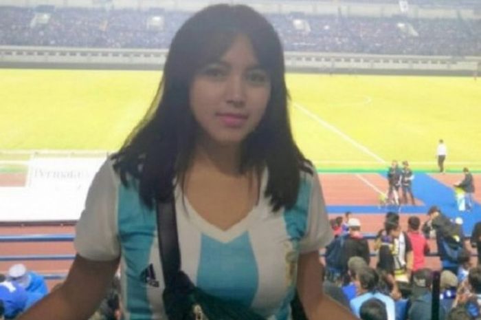 Shanty Suseno, bobotoh Persib Bandung, merasa cemas terhadap kemampun Miljan Radovic.
