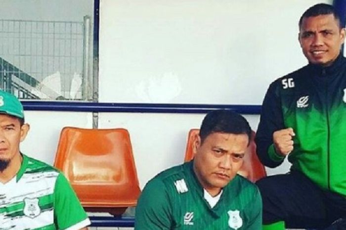 Tim Pelatih PSMS Medan, asisten pelatih Edy Syahputra (kiri), pelatih kepala Mahruzar Nasution (tengah), dan pelatih kiper Sahari Gultom.