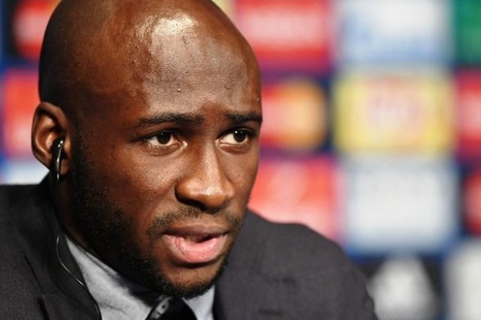 Bek Manchester City, Eliaquim Mangala. 