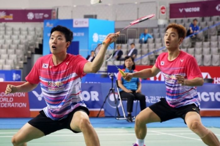 Ganda putra Korea Selatan, Choi Solgyu (belakang)/Seo Seung-jae, saat tampil di perempat final Korea Open 2018 pada Jumat (28/9/2018) di SK Handball Stadium, Seoul, Korea Selatan.