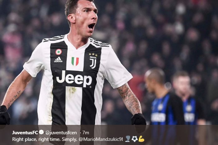 Pemain Juventus, Mario Mandzukic, merayakan gol yang dicetaknya saat melawan Inter Milan.