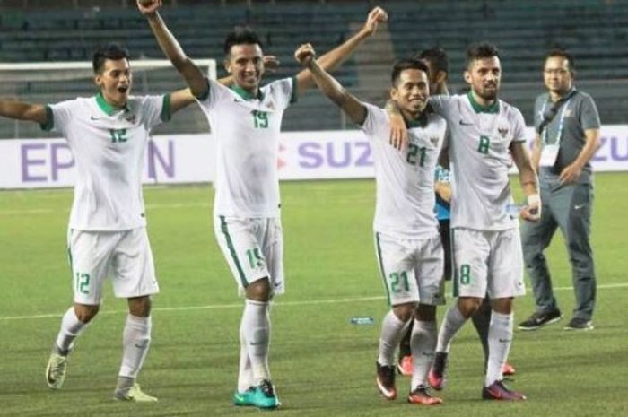 Tim nasional Indonesia merayakan keberhasilan lolos ke semifinal Piala AFF 2016.  