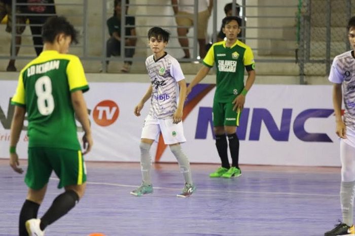 Pemain Futsal Jabar (Putih) saat berhadapan dengan Futsal Sultra di GOR Jatinangor, Sabtu (16/9/2017)