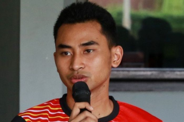 Tunggal putra Indonesia, Tommy Sugiarto sedang memberikan penjelasan persiapan jelang kualifikasi Piala Thomas di Pelatnas Cipayung, Jakarta, Rabu (3/2/2016).