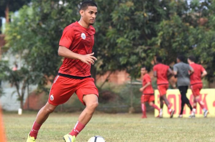 Renan Silva menjalani latihan di Lapangan Sutasoma, Halim Perdanakusuma, Jakarta Timur, Kamis (3/8/2018).