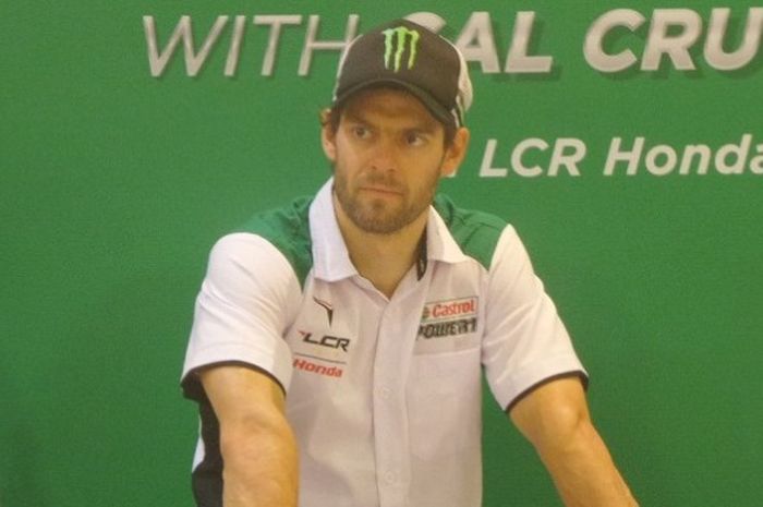 Pebalap MotoGP dari tim LCR Honda, Cal Crutchlow, berjumpa langsung dengan para penggemarnya di JIExpo, Kemayoran, Jakarta, Rabu (26/10/2016).