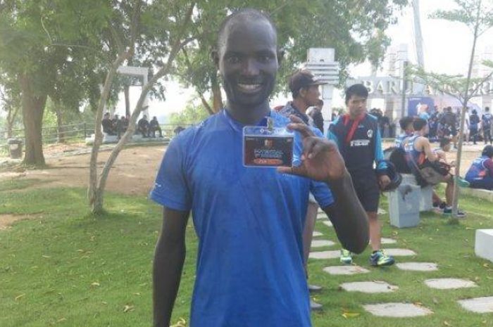 Pelari asal Kenya, David, sukses finis terdepan pada ajang Barelang Marathon 2018 pada Minggu (2/12/2018) di Batam, Kepualauan Riau.