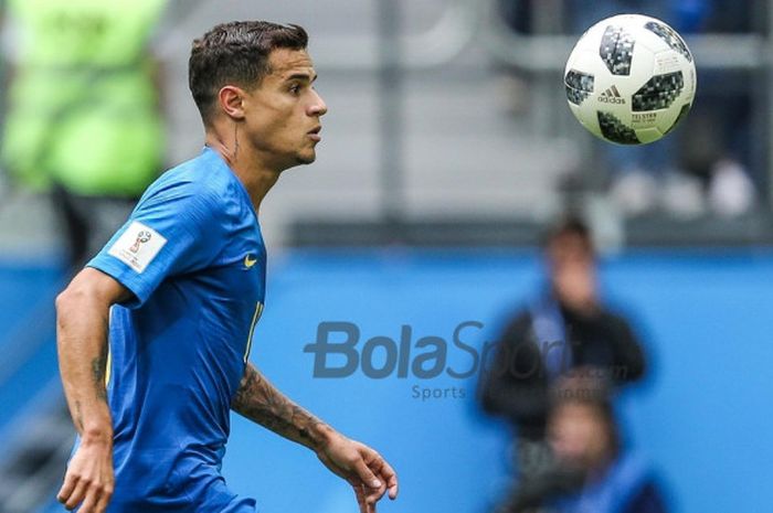  Gelandang timnas Brasil, Philippe Coutinho, beraksi dalam partai Grup E Piala Dunia 2018 lawan Kosta Rika di St. Petersburg, Jumat (22/6/2018). 