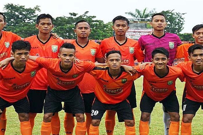 Pemain Persibo Bojonegoro berpose menjelang dimulailnya laga pembuka Liga 3 zona Jawa Timur 2018 melawan Persedikap Kabupaten Kediri di Stadion Letjen H. Soedirman, Minggu (1/4/2018).