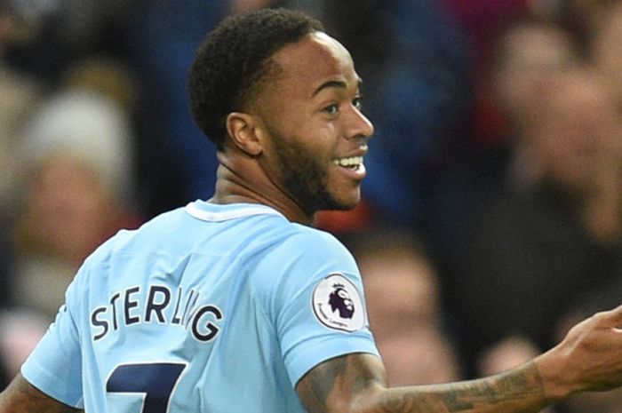 Winger Manchester City, Raheem Sterling, merayakan gol yang dia cetak ke gawang Bournemouth dalam laga Liga Inggris di Stadion Etihad, Manchester, pada 23 Desember 2017.