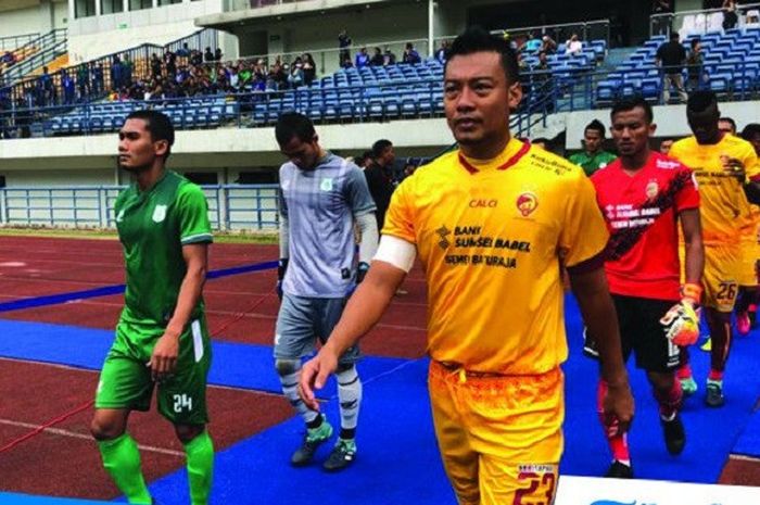 Hamka Hamzah saat menjalani debutnya bersama Sriwijaya FC melawan PSMS Medan di Stadion Gelora Bandung Lautan Api, Bandung, Jumat (26/1/2018)
