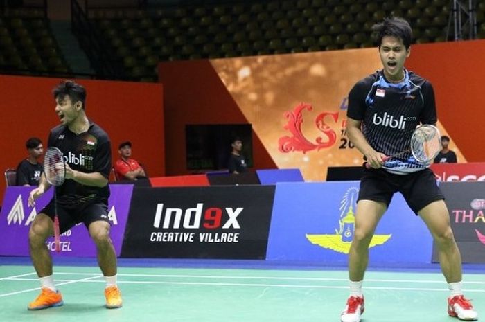 Pasangan ganda putra Indonesia, Berry Angriawan/Hardianto, merayakan kemenangan atas , Hendra Setiawan/Tan Boon Heong (Indonesia/Malaysia) pada babak kedua dengan skor 15-21, 21-17, 24-22 di Nimibutr Stadium, Kamis (9/2/2017).