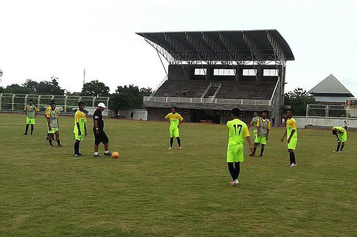 Persab Brebes (Selection) menjalani latihan perdana menjelang trofeo Anniversary 54 tahun Persab Brebes dan Liga 3, di Stadion Karangbirahi Brebes (SKB), Rabu (7/2/2018).