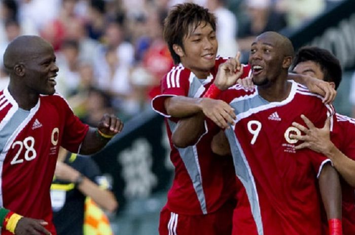 Alessandro Ferreira Leonardo nomor punggung 9 sedang merayakan gol bersama Timnas Hongkong.