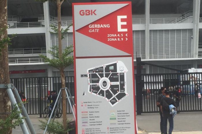 Suasana sepi di Gate E Stadion Utama Gelora Bung Karno (SUGBK), sebelum laga perdana timnas U-19 Indonesia kontra timnas U-19 Taiwan, pada fase Grup A Piala Asia U-19 2018.