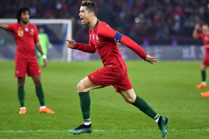 Cristiano Ronaldo merayakan gol untuk timnas Portugal ke gawang Mesir dalam partai uji coba di Letzigrund, Zurich, 23 Maret 2018.