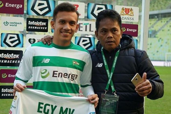 Egy Maulana Vikri saat diperkenalkan ke hadapan publik Lechia Gdansk di Stadion Energa Gdansk, Polandia, Minggu (11/3/2018)