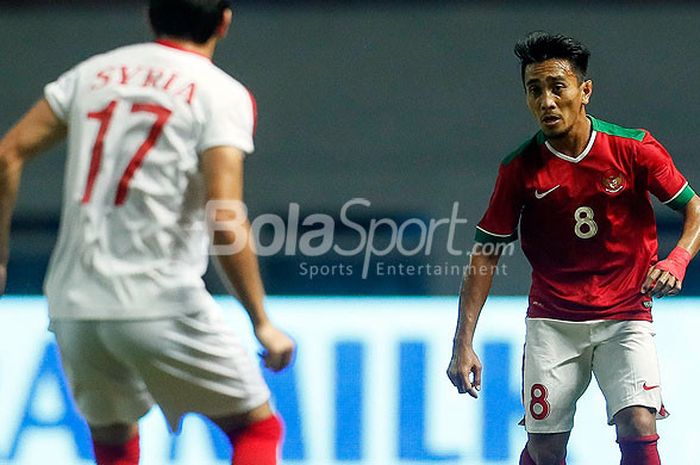 Gelandang timnas Indonesia, Muhammad Taufiq, saat tampil melawan timnas Suriah U-23 dalam partai uji coba di Stadion Wibawa Mukti, Cikarang, Jawa Barat, Sabtu (18/11/2017).