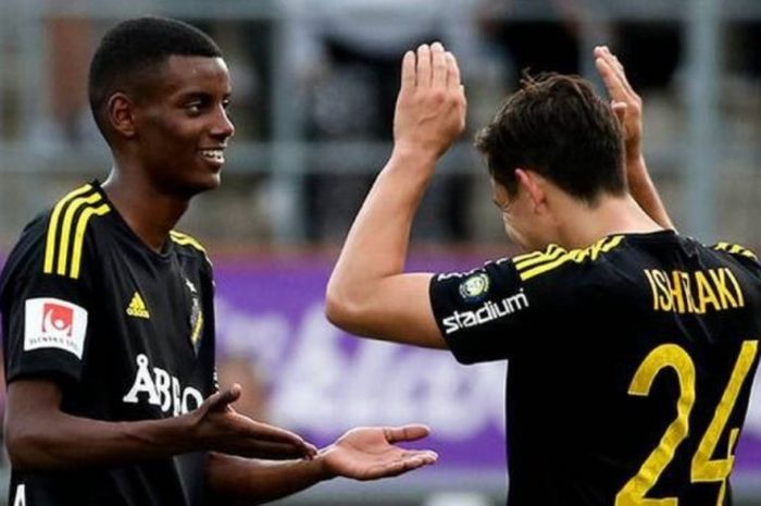 Penyerang AIK asal Swedia, Alexander Isak (kiri).