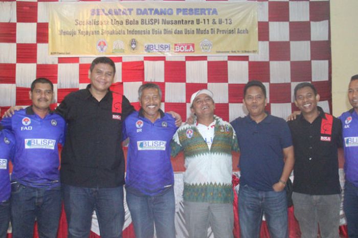 Pelantikan pengurus BLiSPI Aceh bersamaan dengan sosialisasi Liga BOLA-BLiSPI yang dihadiri oleh pengurus pusat dan legenda sepak bola nasional di Auditorium Hotel Lido Lhokseumawe Aceh, Sabtu (14/10).