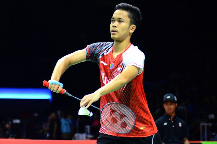 Pebulu tangkis tunggal putra Indonesia Anthony Sinisuka Ginting menjalani pertandingan babak penyisihan Grup B Piala Thomas 2018 antara Indonesia dan Kanada, di Impact Arena, Muang Thong Thani, Bangkok, Thailand, Minggu (20/5/2018). Anthony menang atas Jason Anthony Ho-Shue, 21-11, 21-18.