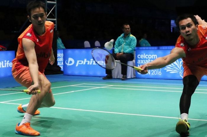 Pasangan ganda putra nasional, Mohammad Ahsan/Hendra Setiawan,saat menjalani pertandingan babak pertama Malaysia Terbuka 2016 kontra Li Junhui/Liu Yuchen (China) di Malawati Stadium, Shah Alam, Rabu (6/4/2016).