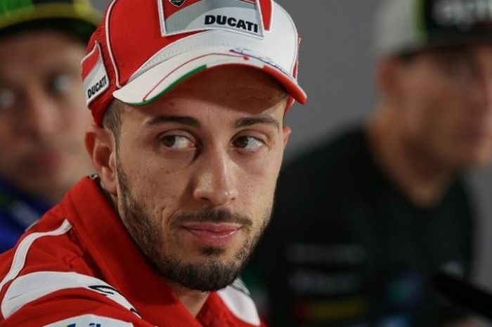 Pebalap Ducati, Andrea Dovizioso, bereaksi pada konferensi pers jelang GP Argentina di Autodromo Termas de Rio Hondo, Kamis (6/4/2017).