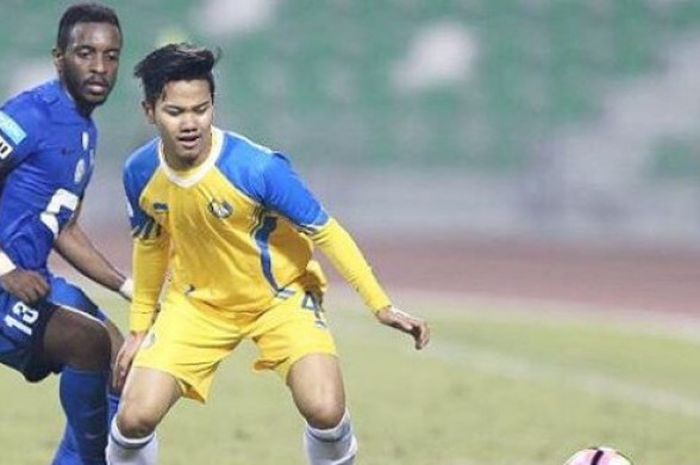 Gelandang Al-Gharafa, Andri Syahputra saat melawan Al-Hilal.